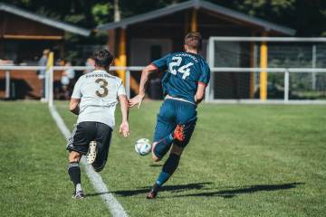 成都蓉城客场1比1战平青岛海牛：杨明洋破门，罗慕洛绝杀被吹（配图示意）